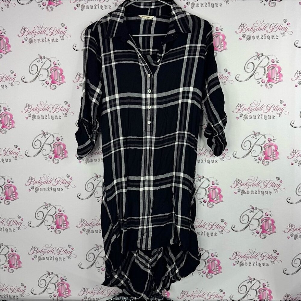 Max studio dress plaid long button up Black and White Plaid Button-Up Shirt